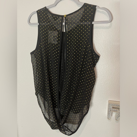 3/$15 Guess Sheer Cut Out Top - Picture 4 of 10